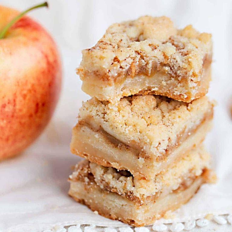 Apple Pie Bars with Fresh Apples and Shortbread Crust