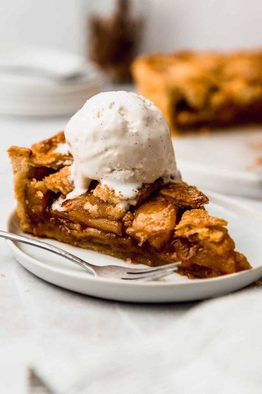Apple Pie Ice Cream with Fresh Apples and Vanilla Bean