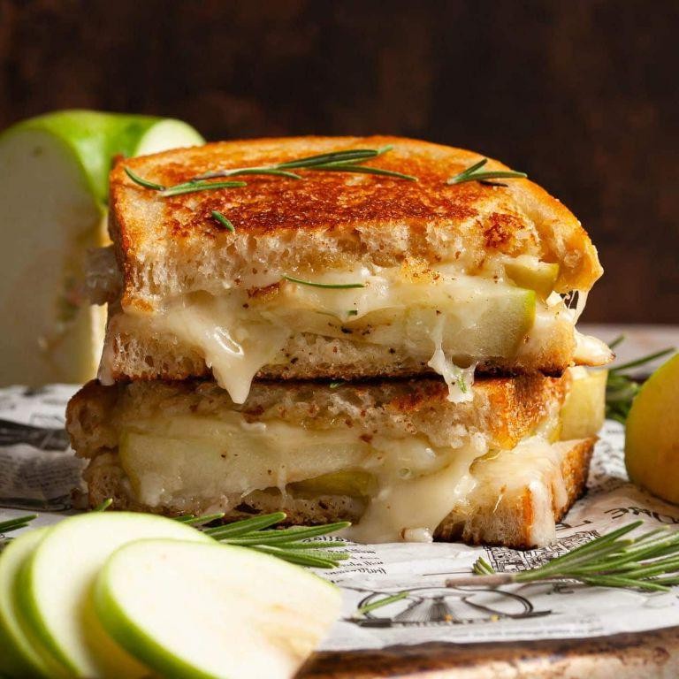 Apple and Brie Grilled Sandwich