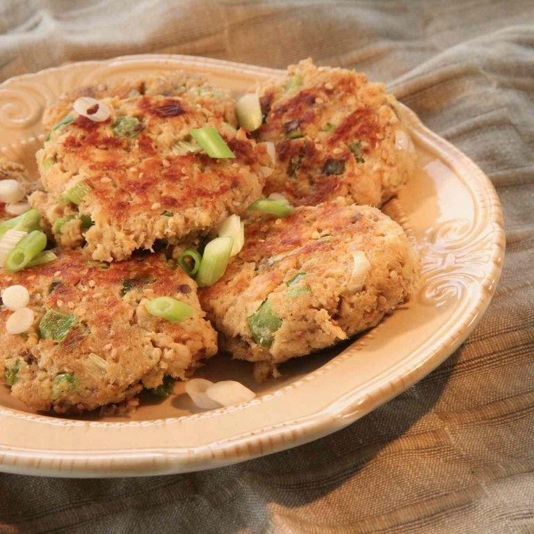 Asian-Inspired Salmon Cakes with Ginger-Soy Glaze