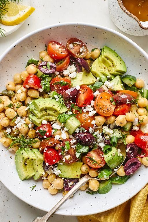 Avocado and chickpea salad