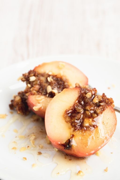 Baked Apples with Cinnamon and Walnuts