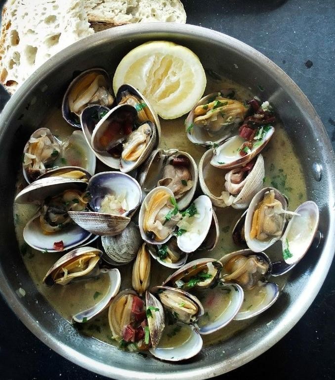 Beer and Old Bay Steamed Clams