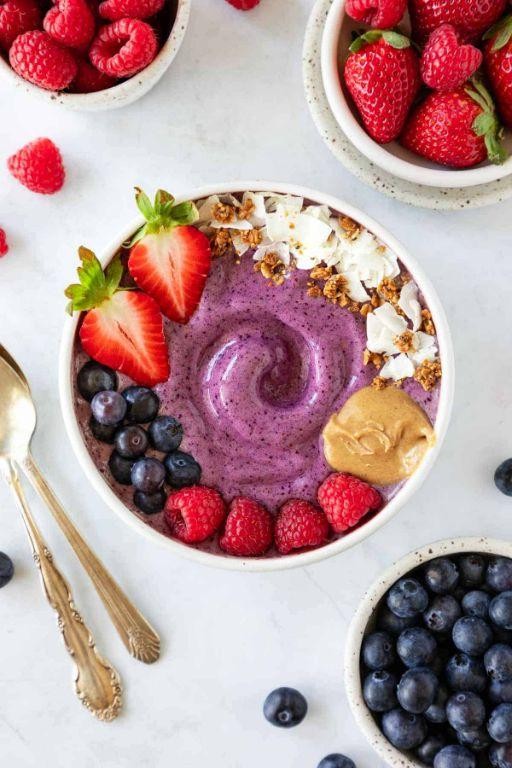 Berry smoothie bowls