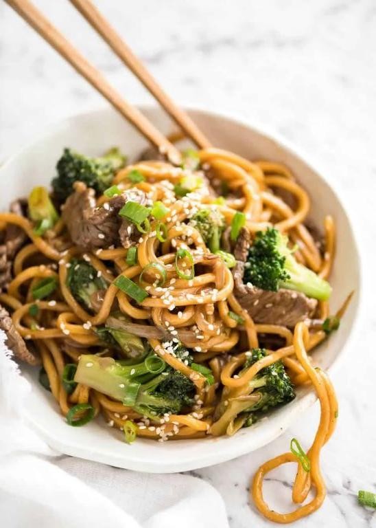 Black Pepper Hibachi Noodles with Beef and Broccoli