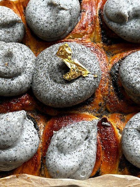 Black Sesame Bread Rolls