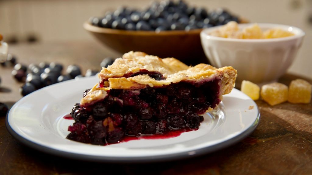 Blueberry and Ginger Pie with Spiced Crust