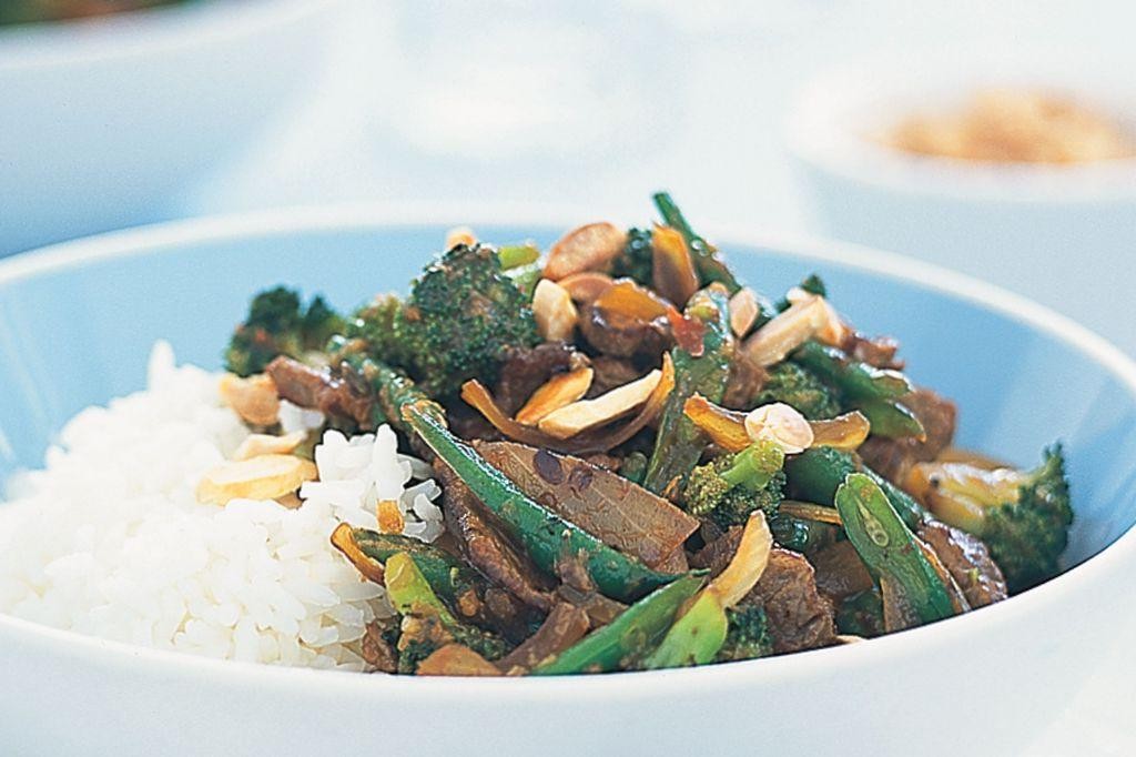 Broccoli and Almond Stir-Fry