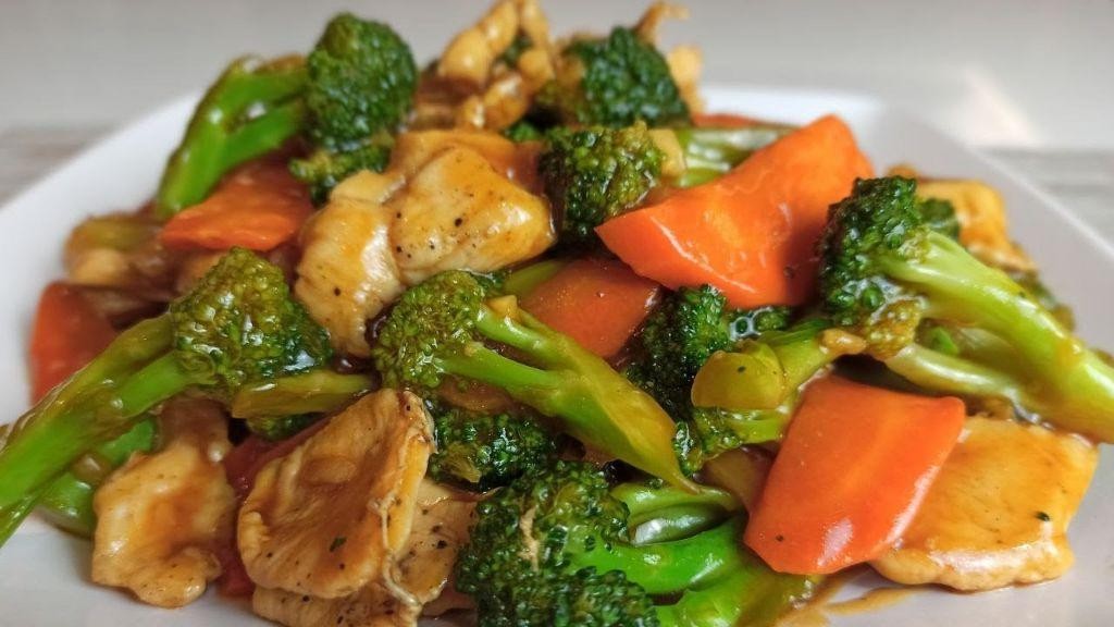 Broccoli and Carrot Stir-Fry with Chicken