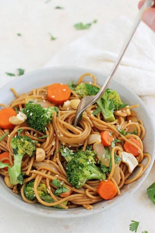 Broccoli and Carrot Stir-Fry with Noodles