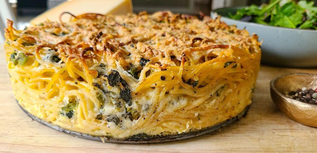 Broccoli and Cheddar Spaghetti Pie