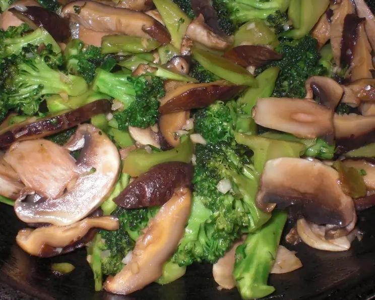 Broccoli and Mushroom Stir-Fry with Oyster Sauce