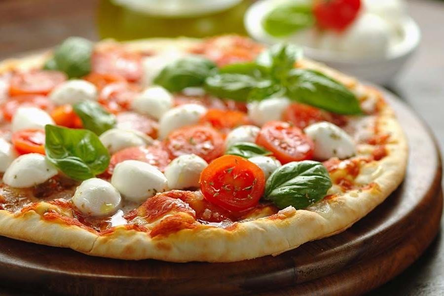 Buffalo Mozzarella and Fresh Basil Neapolitan Pizza