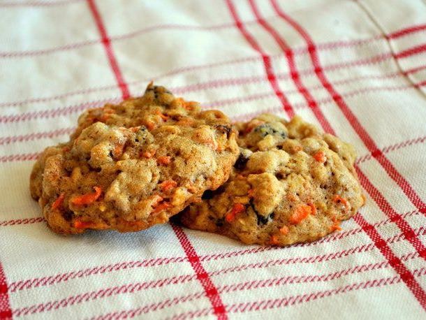 Carrot Cake Cookies with Raisins
