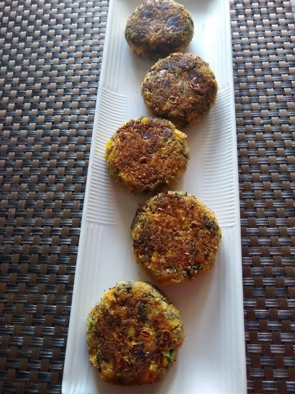 Cheesy Spinach and Corn Veg Cutlets