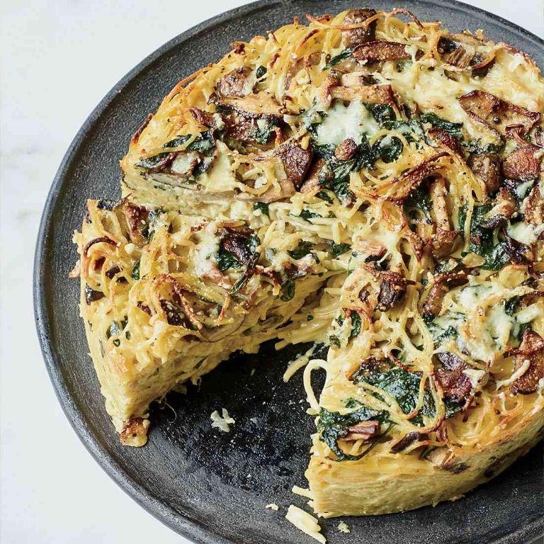 Cheesy Spinach and Mushroom Spaghetti Pie