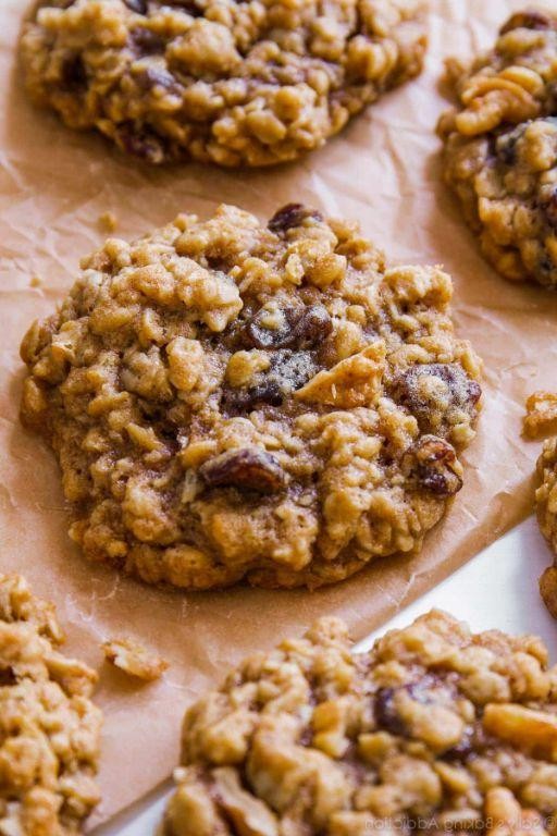 Chewy Oatmeal Raisin Cookies