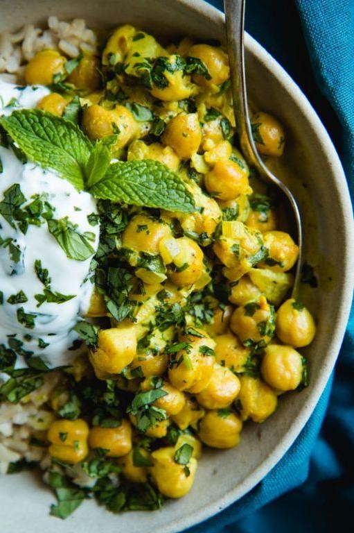 Chickpea and Mint Yogurt Dip