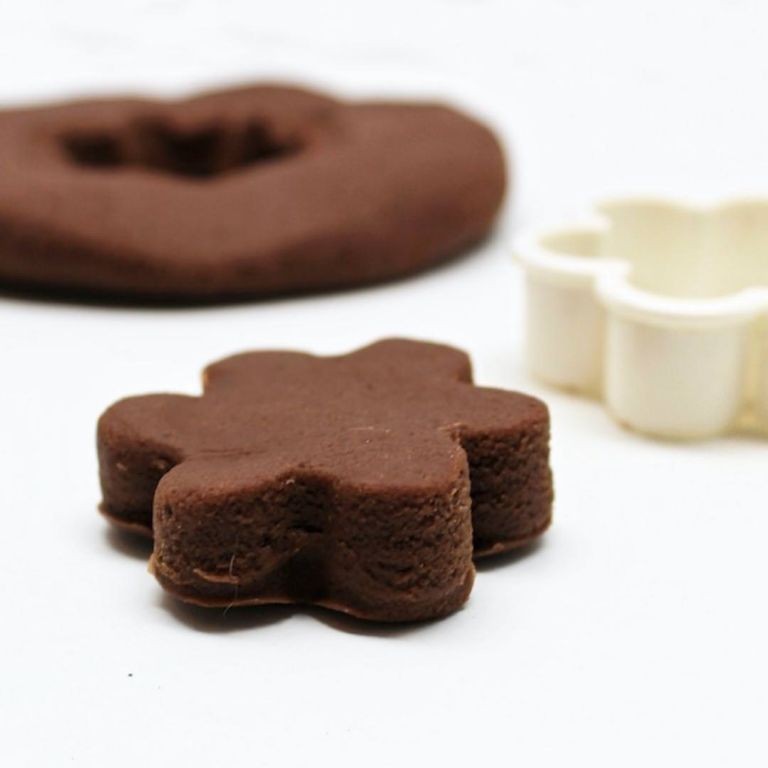 Chocolate-Scented Playdough with Cream of Tartar