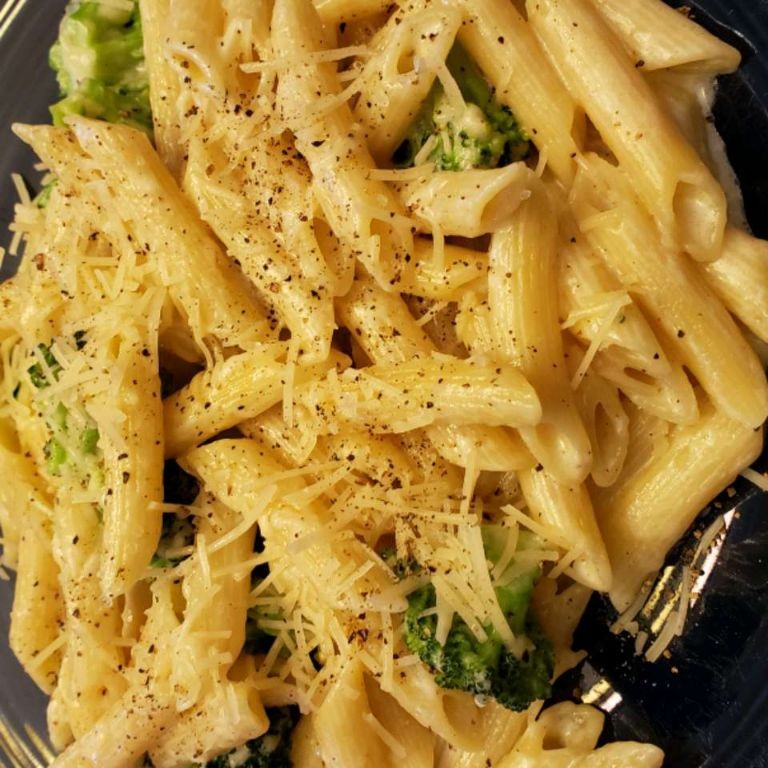 Creamy Baked Mostaccioli Alfredo