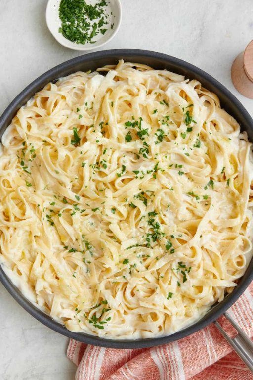 Creamy Cauliflower Alfredo Pasta in the Slow Cooker