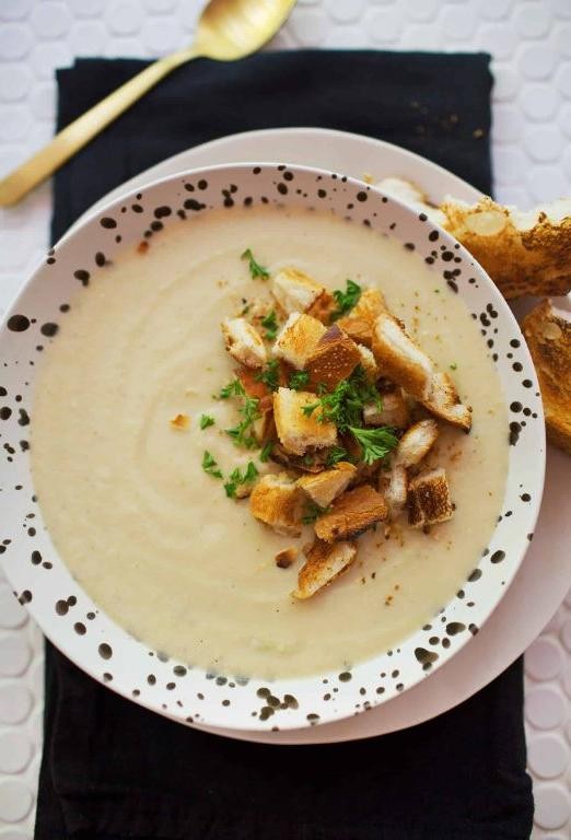 Creamy Cauliflower and Leek Soup