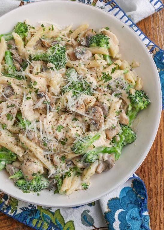 Creamy Mushroom and Broccoli Pasta
