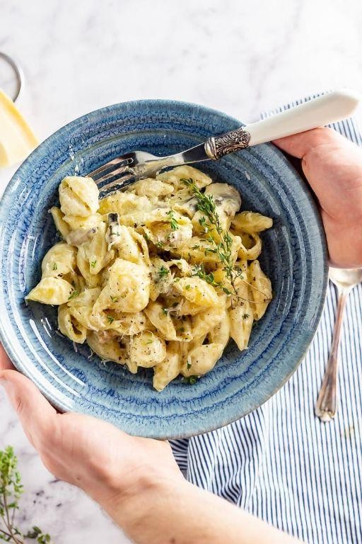 Creamy Mushroom and Thyme Spaghetti Pie