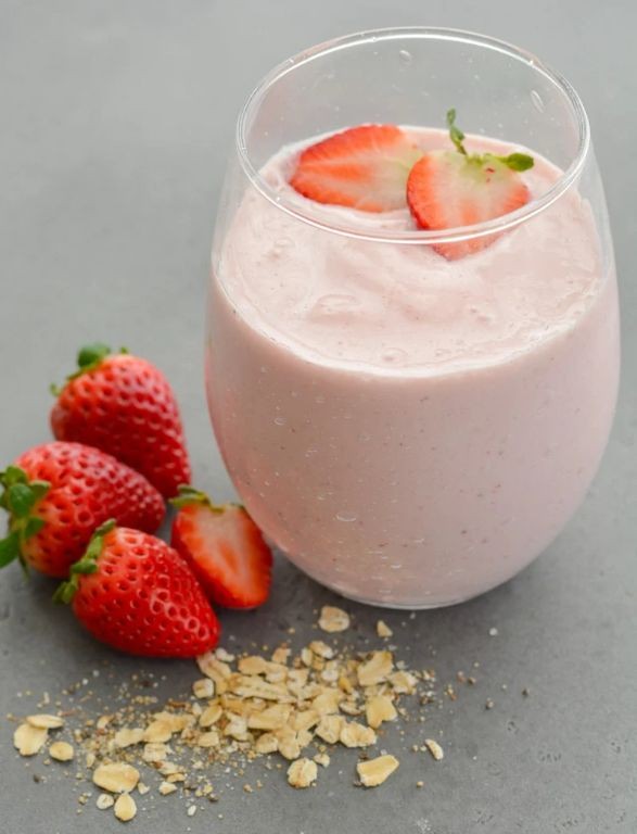 Creamy Strawberry Oat Smoothie