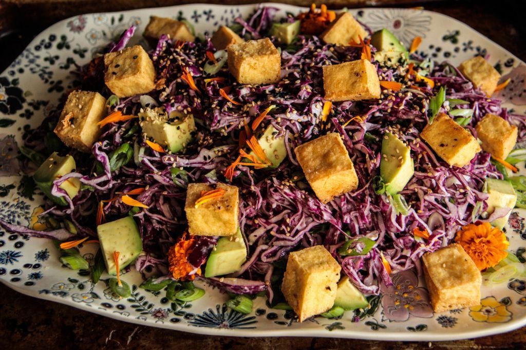 Crunchy cabbage tofu salad