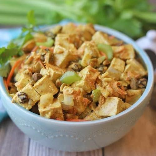 Curried tofu salad with raisins