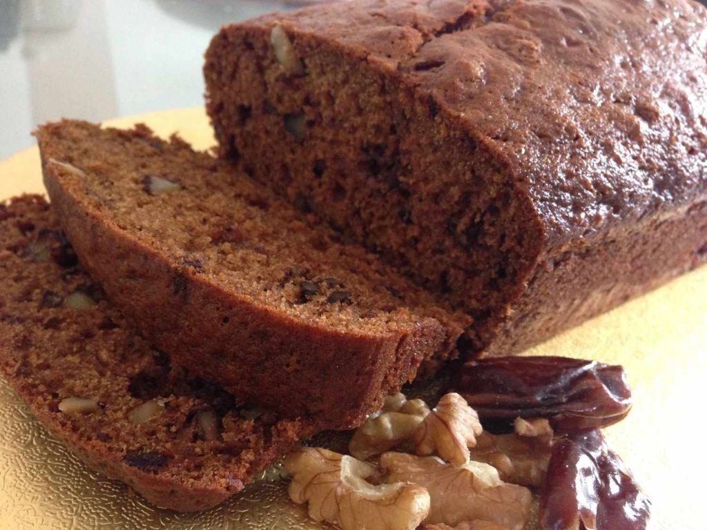 Date and Walnut Loaf Cake