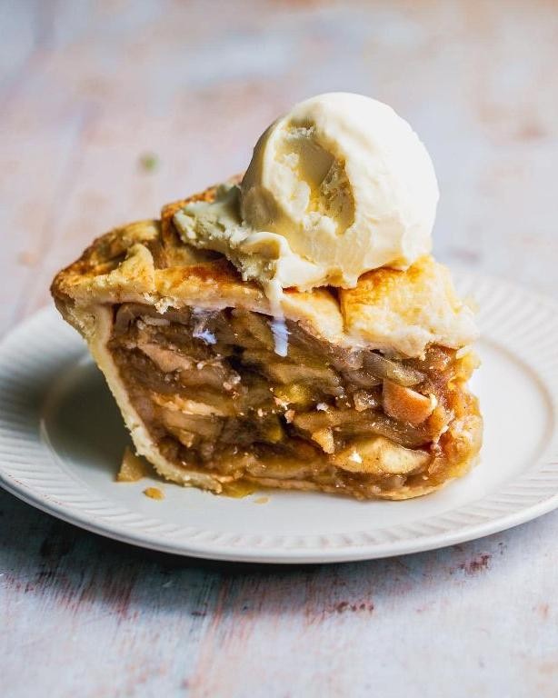 Deep Dish Apple Pie with Fresh Apples and Flaky Crust