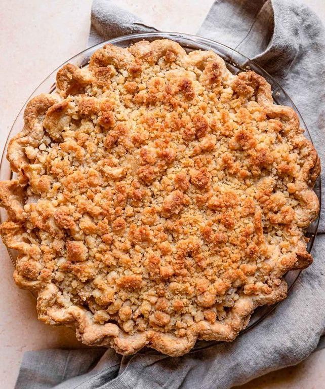 Dutch Apple Pie with Fresh Apples and Streusel Topping