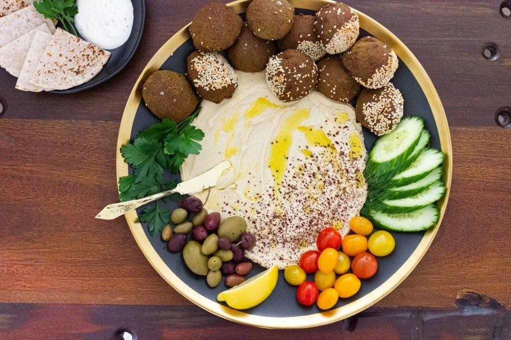 Falafel with Garlic Yogurt Sauce