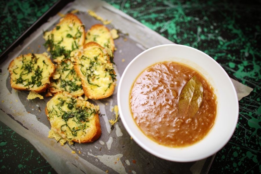 French Onion Soup with Gruyère Crouton
