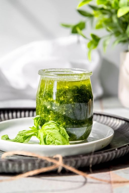 Fresh Basil and Olive Oil Low Sodium Dressing