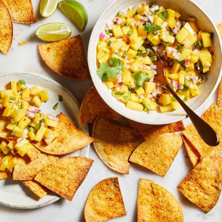Fresh Mango Salsa with Tortilla Chips
