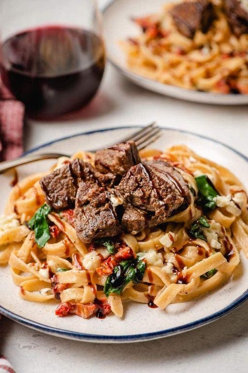 Garlic Butter Steak and Gorgonzola Pasta