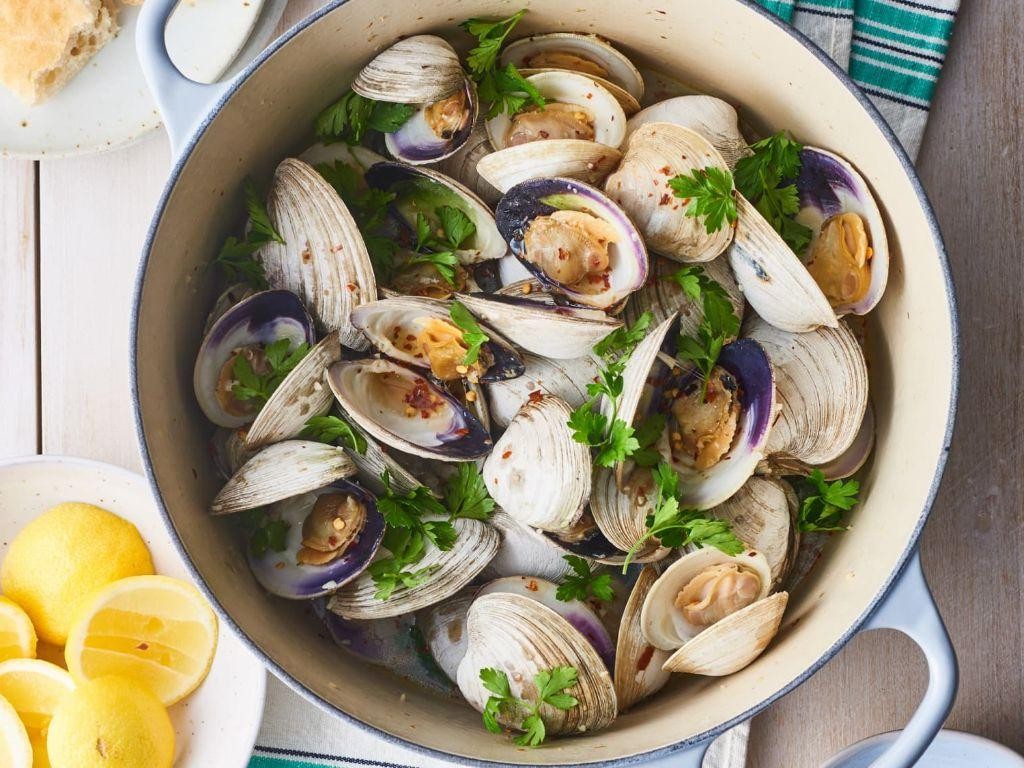 Garlic Butter Steamed Clams