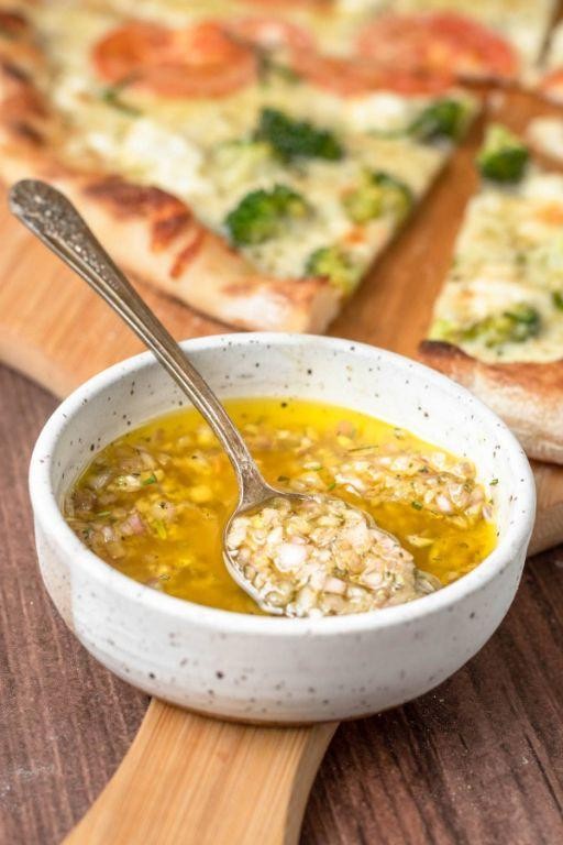 Garlic and Olive Oil Neapolitan Pizza