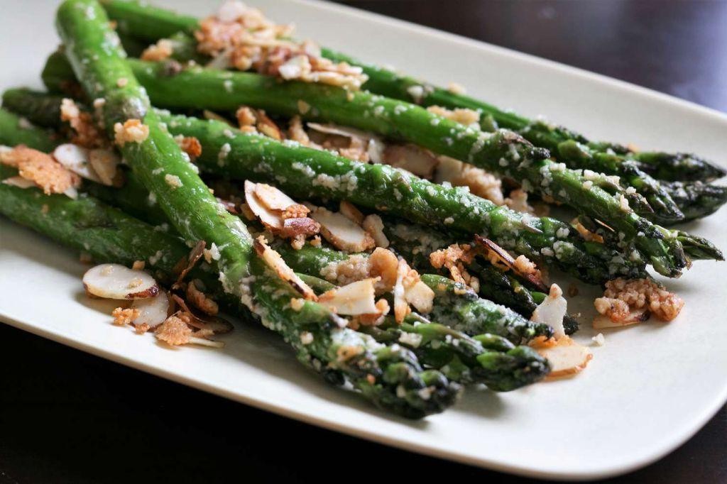 Garlicky Asparagus with Almonds