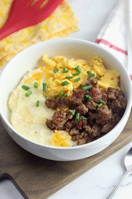 Hamburger Breakfast Bowl with Grits and Gravy