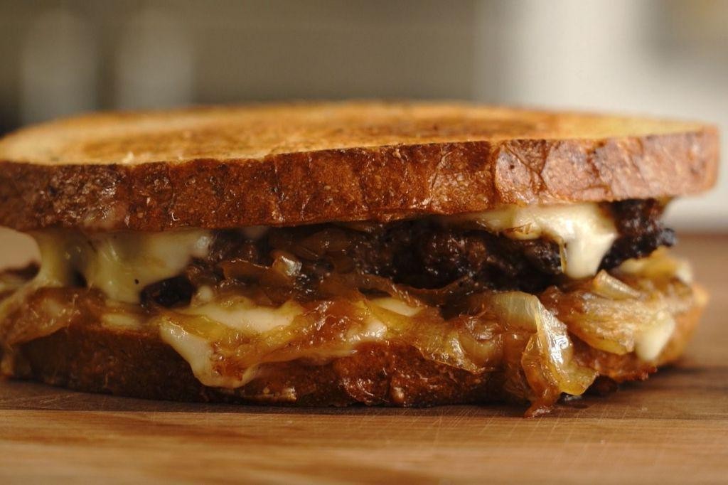 Hamburger Breakfast Patty Melt with Caramelized Onions