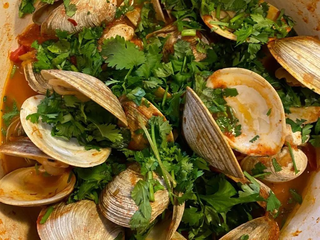 Harissa and Lemon Steamed Clams