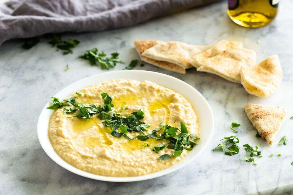 Hummus with Tahini and Lemon