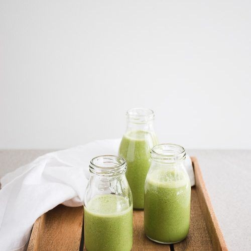 Kale and Apple Smoothie with Flaxseeds
