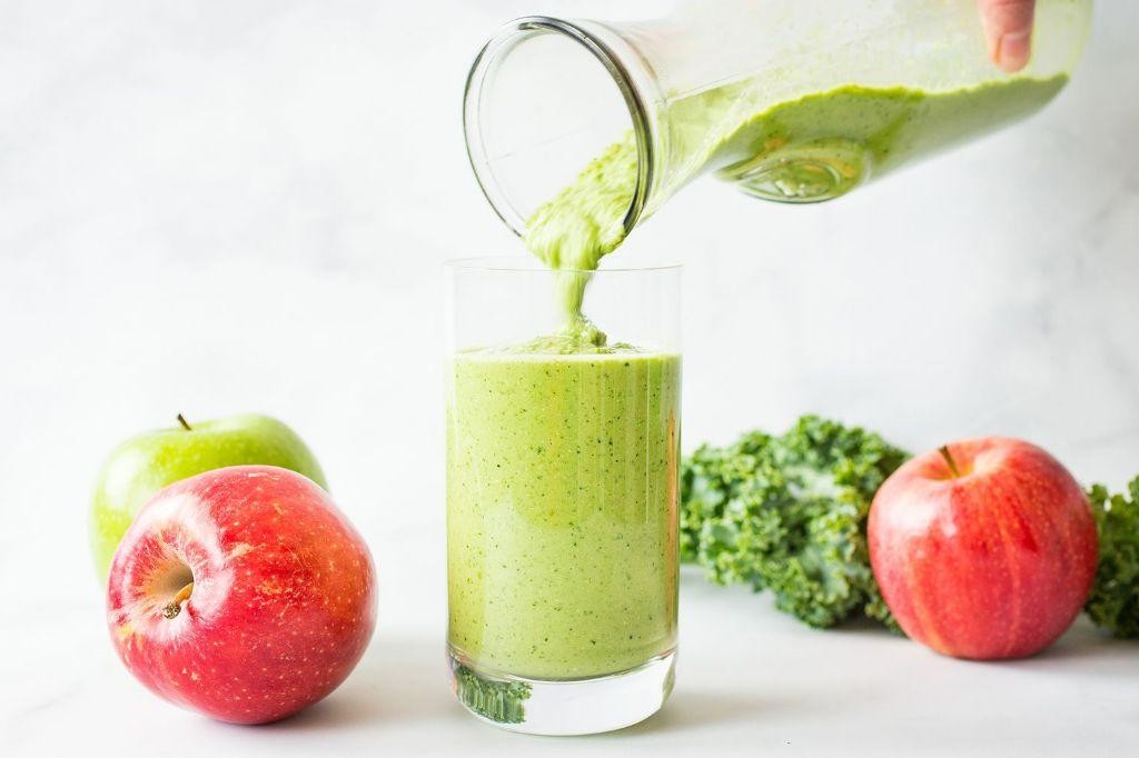 Kale and apple smoothie