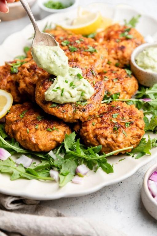 Keto-Friendly Salmon Cakes with Avocado Mash