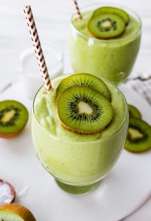 Kiwi Spinach Coconut Water Smoothie